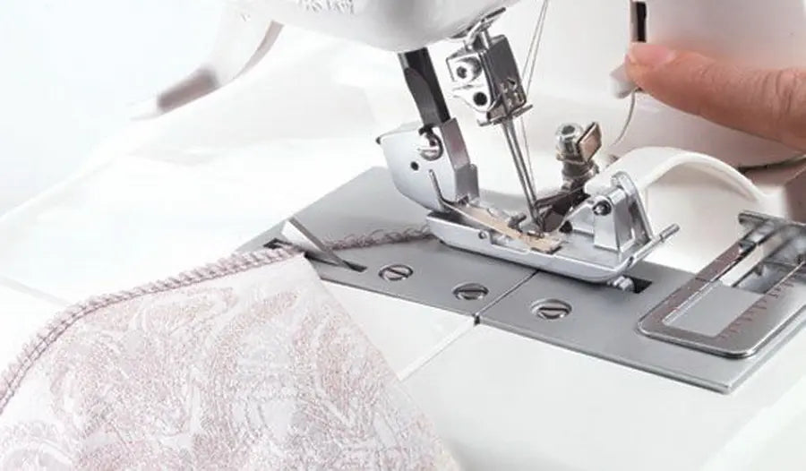 Husqvarna Viking Amber S100 Serger Machine - Meissner Sewing and Vacuum