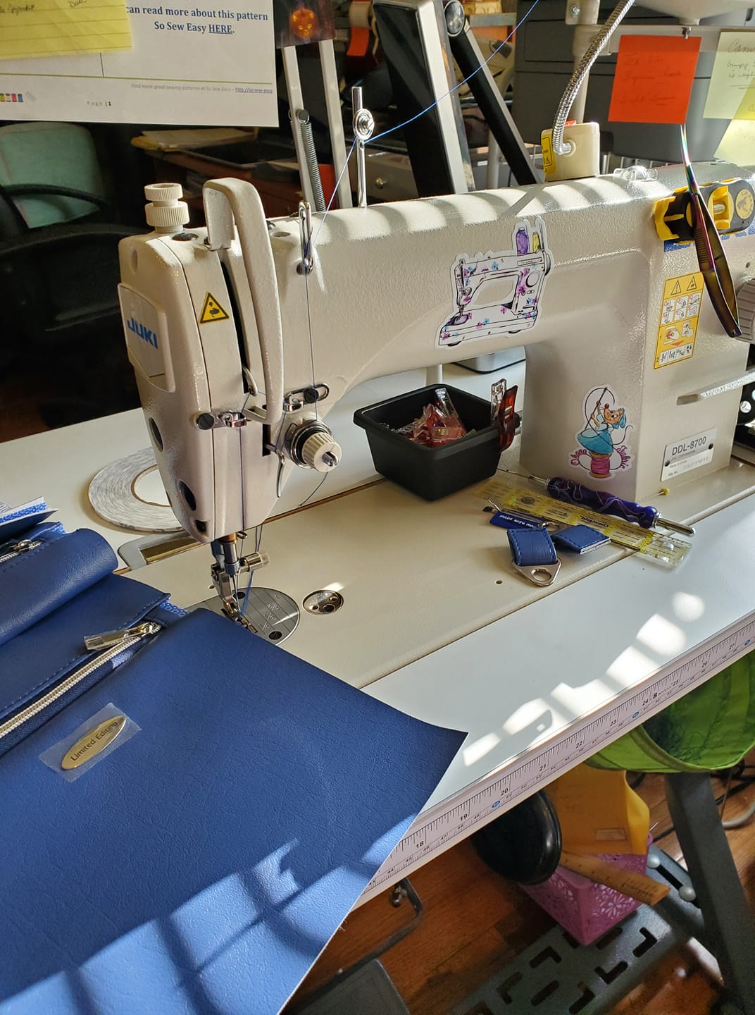 Juki DDL-8700 Single Needle Straight Lockstitch Sewing Machine w/ Table No Assembly