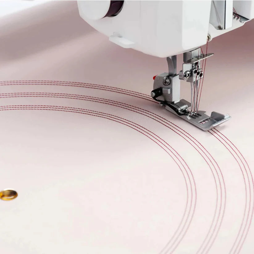 Husqvarna Viking Amber Air S600 Coverlock - Meissner Sewing and Vacuum
