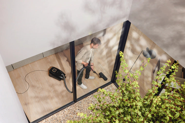 NEW! Miele Guard L1 AllFloor Vacuum Obsidian