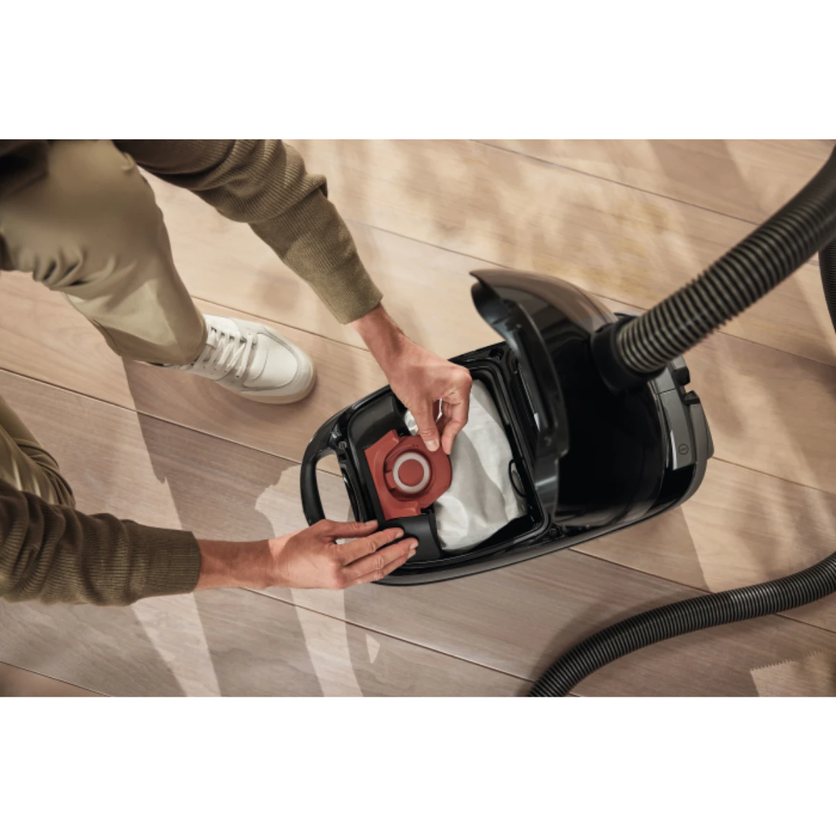 NEW! Miele Guard M1 Cat & Dog Vacuum Obsidian